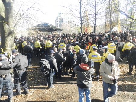 Police, Occupiers and Media inside the park midway through the raid