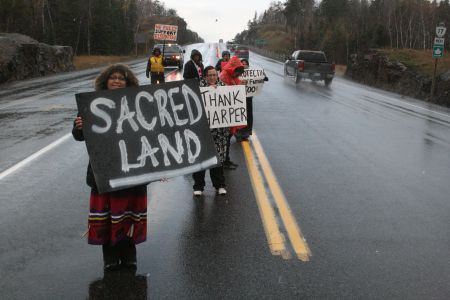 Shoal Lake Members Blockade TransCanada Highway Near Kenora