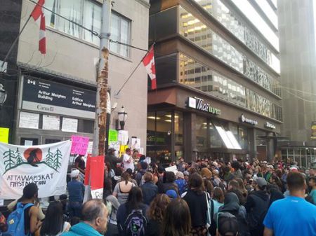 Rally outside Indigenous and Northern Affairs office in Toronto, with twelve occupiers inside. April 19, 2016.